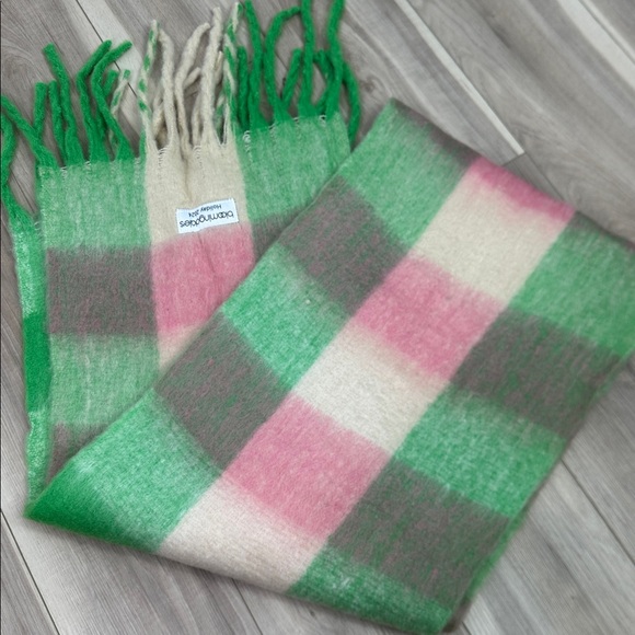 Bloomingdale’s multicolored buttery soft large scarf NEW - Picture 2 of 5